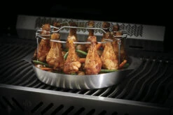 Soporte Redondo Para Alitas De Pollo Napoleon -Parilla Ventas 2024 56032 Foldable Chicken Grilling Rack Topper In Use